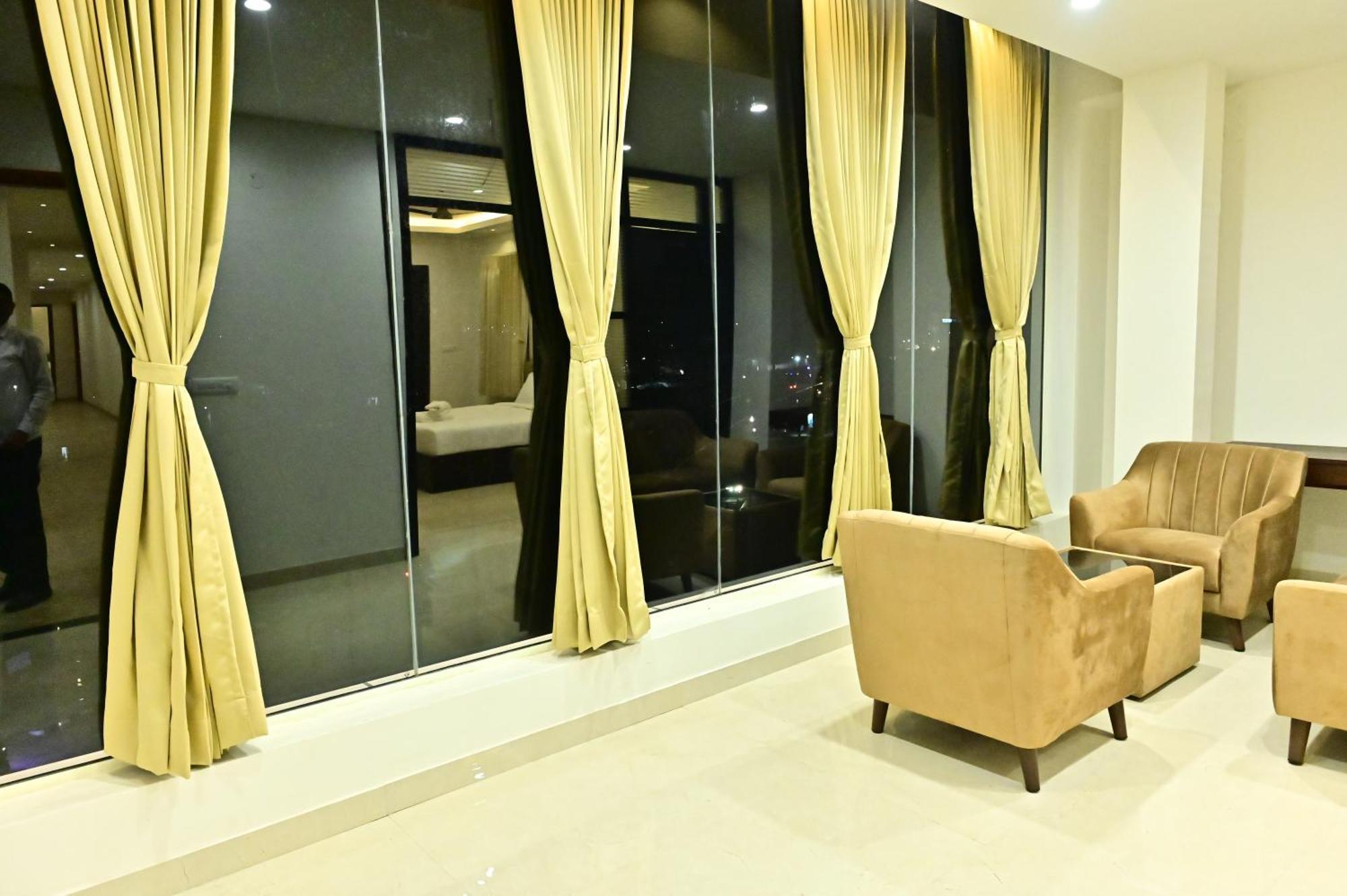 Downtown The Mallika Sapphire จิกมากาลูร์ ภายนอก รูปภาพ